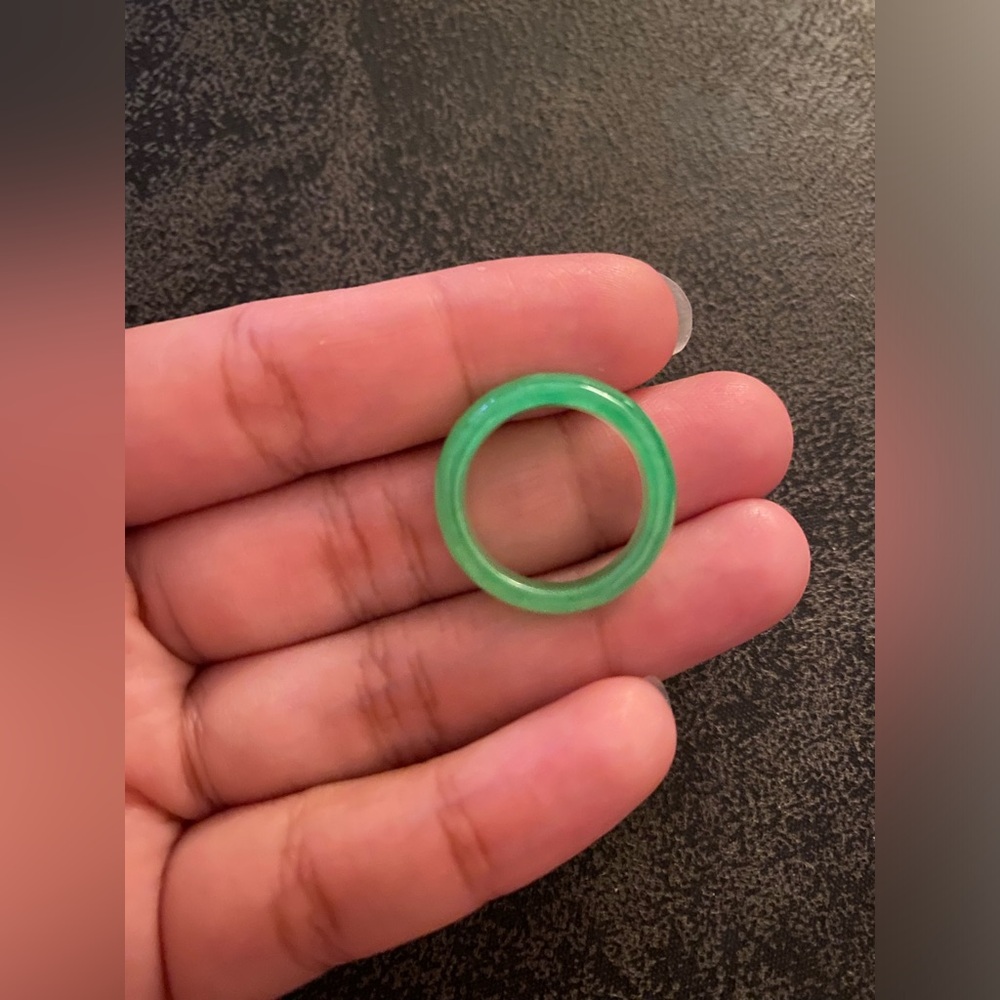 Light Green Jade Ring (band) - Picture 2 of 4